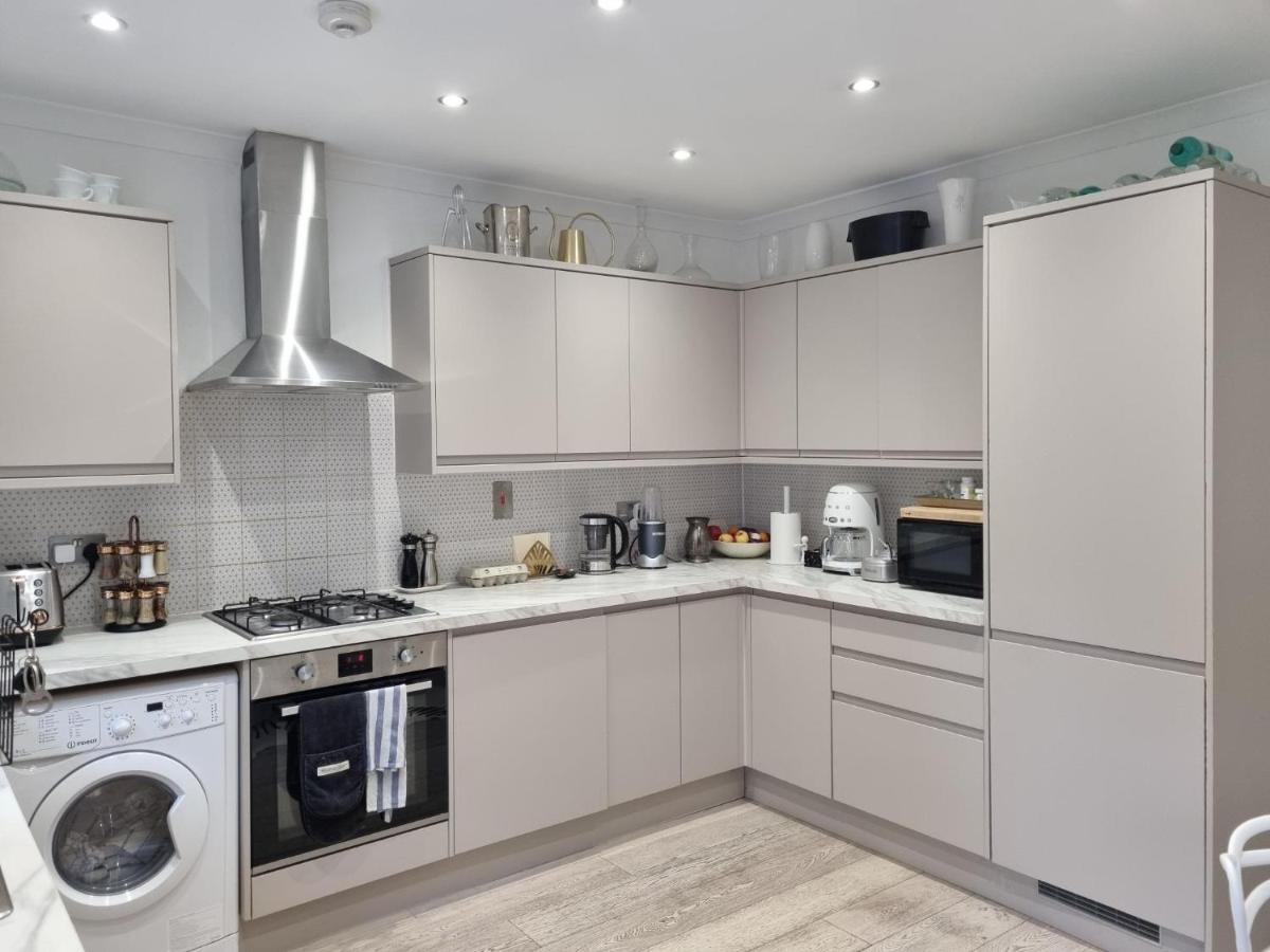 Live Like A Celebrity On Millionaire's Row * Londra